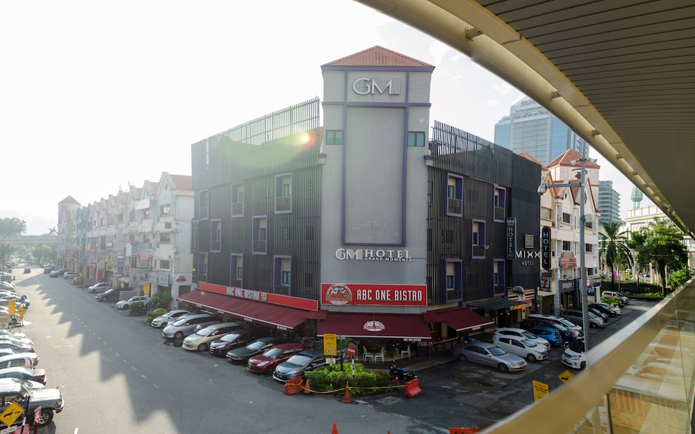 Тц амстердам новосибирск. Gm grand. Шевроле блейзер гранд. Гранд ривер внутри. Chevrolet suburban 1977.