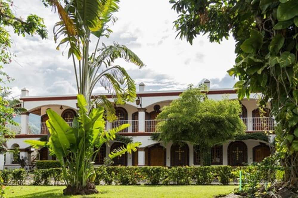 Estancia Villa Real in Autlán de Navarro Best Rates & Deals on Orbitz
