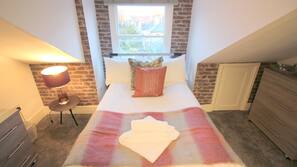Desk, laptop workspace, iron/ironing board, free WiFi