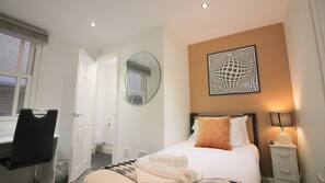 Desk, laptop workspace, iron/ironing board, free WiFi
