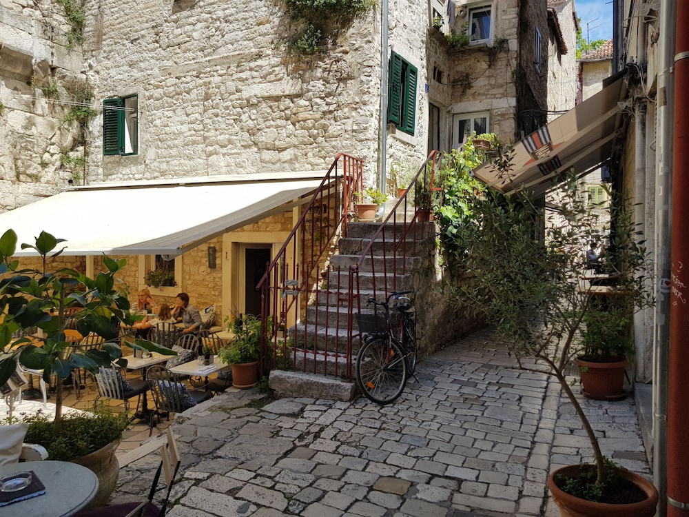Hotels With Split Rooms Near Me Hotels With Split Rooms Near Me