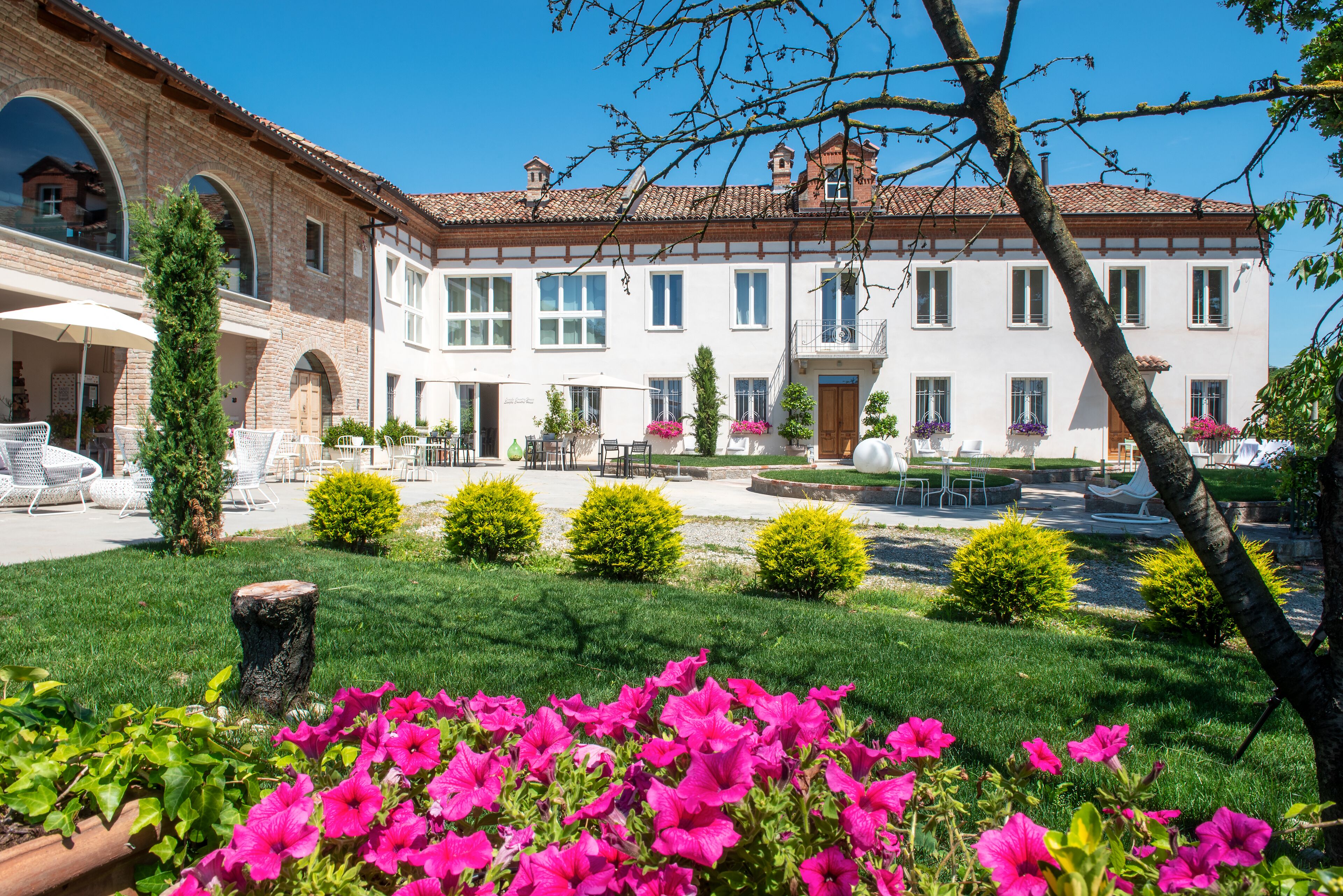Langhe Country House in Neive, Italy
