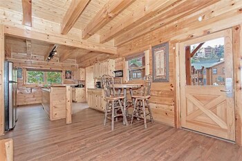 Black Bear Manor By Redawning Reviews Photos Rates Ebookers Com