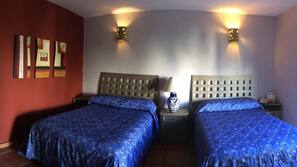 Tabla de planchar con plancha, wifi gratis, ropa de cama