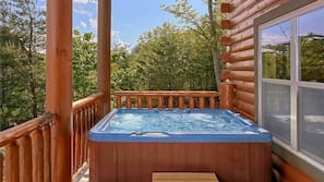 Outdoor spa bath