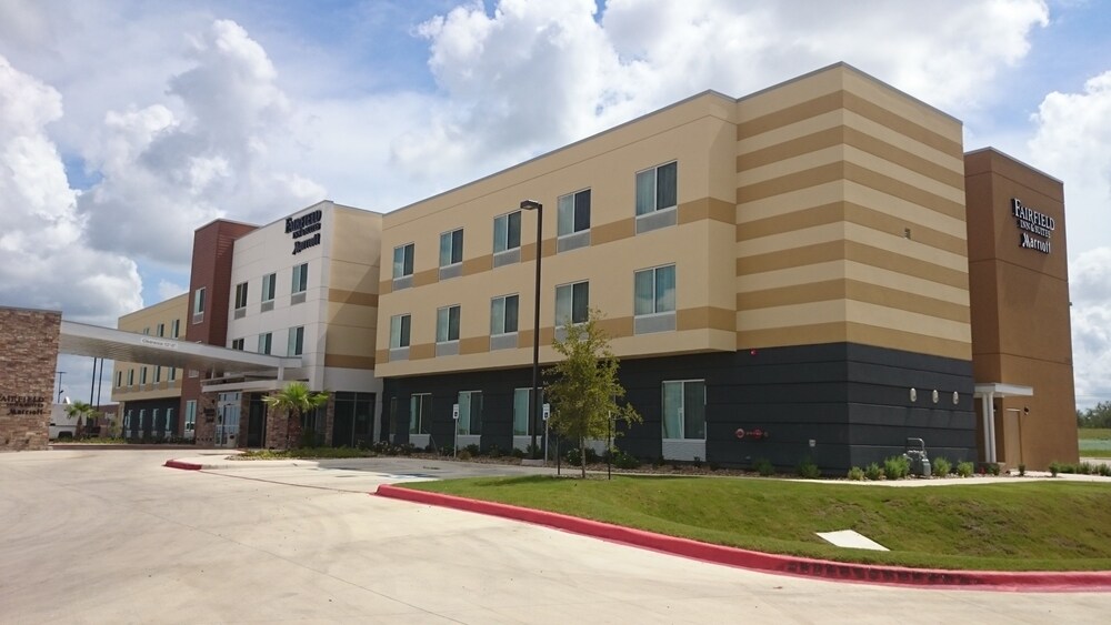 Fairfield Inn Suites Cuero 2018 Room Prices Deals Reviews Street View