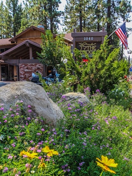 The Lodge at Lake Tahoe, a VRI Resort