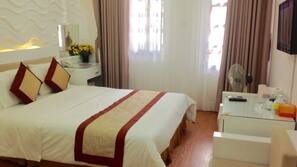 Minibar, desk, free WiFi