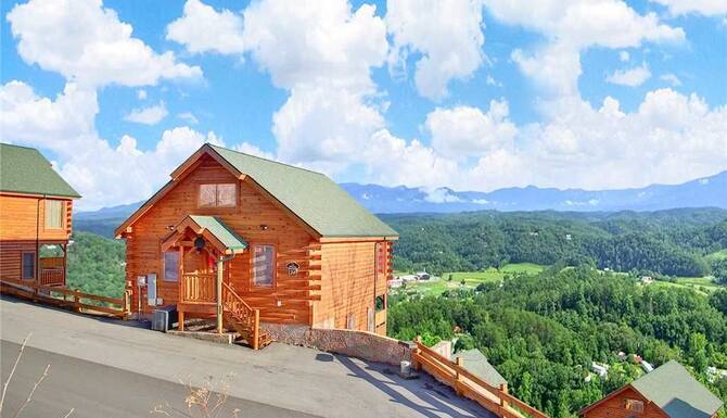 Avalon Mist By Redawning In Gatlinburg Pigeon Forge Tn Expedia