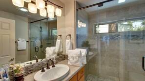 3 bedrooms, minibar