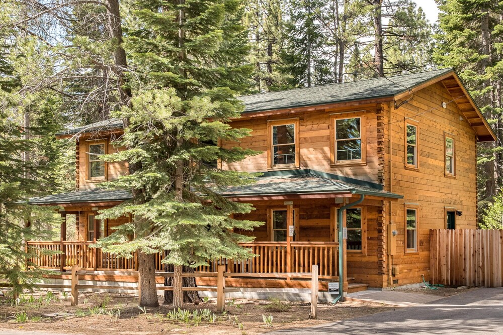 Modern Cedar Log Cabin W Hot Tub By Redawning South Lake Tahoe