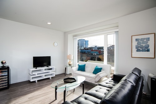 Hotels Near Centurylink Field Seattle Top 10 By Upscale Apartments In Stadium District