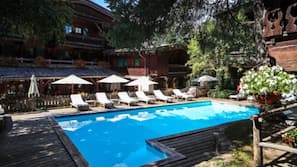 Piscine couverte, piscine extérieure