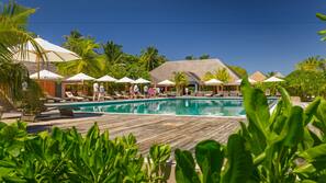 Outdoor pool, free cabanas, pool umbrellas