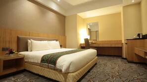 In-room safe, desk, iron/ironing board, free WiFi