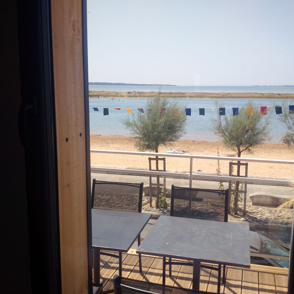 Dormir Sur La Plage In Marennes France Expedia - 