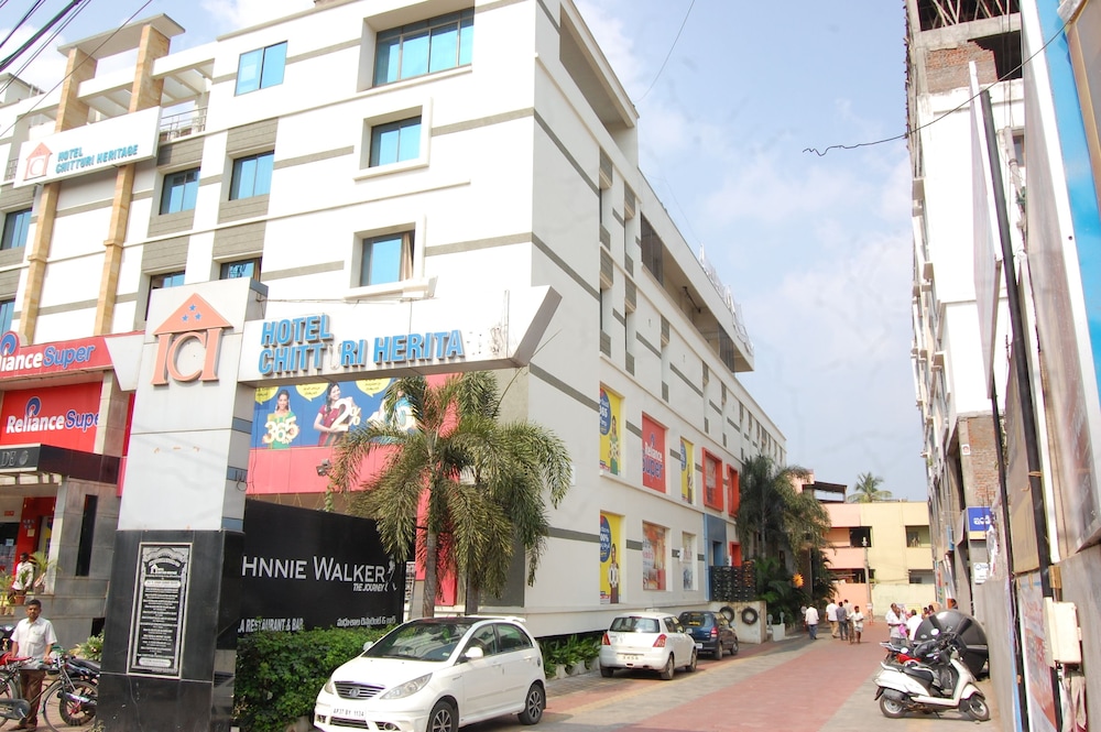 Hotel Chitturi Heritage in Tanuku, India