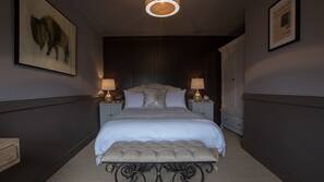 Premium bedding, desk, iron/ironing board, free WiFi