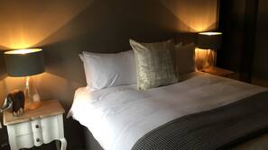 Premium bedding, desk, iron/ironing board, free WiFi