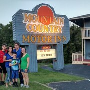 The 10 Best Hotels In Branson West For 2018 Expedia Mountain Country Inn