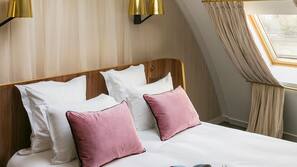 Egyptian cotton sheets, premium bedding, minibar, in-room safe