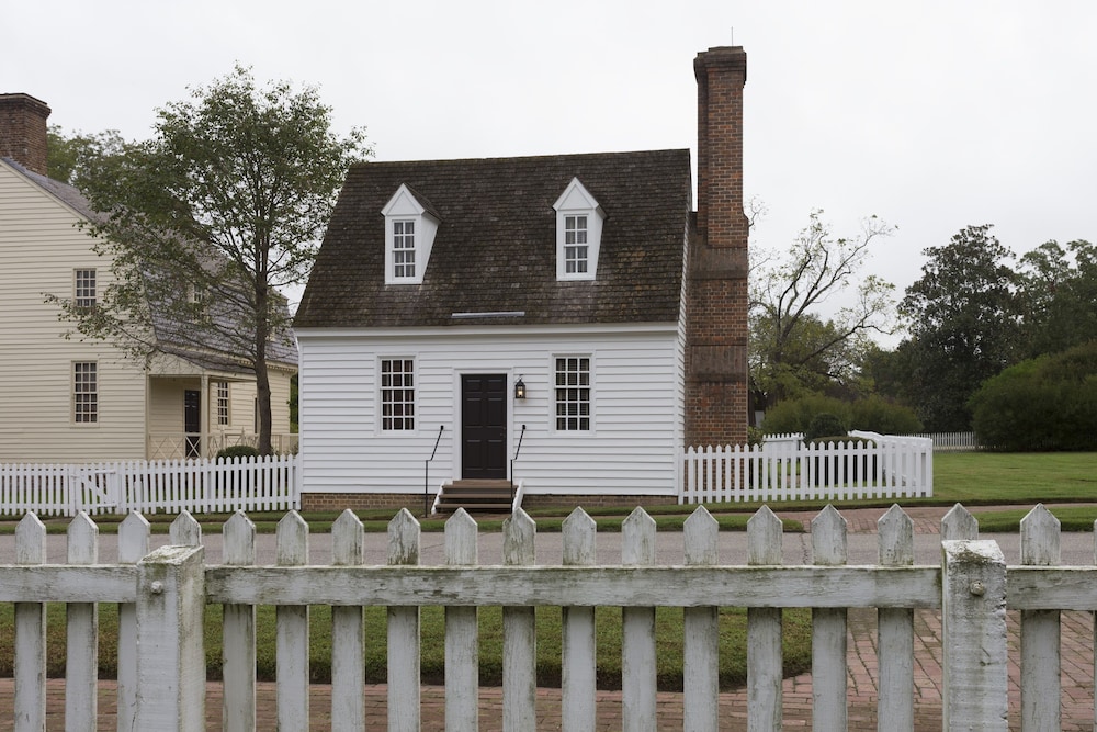 The Colonial Houses A Williamsburg Hotel 2018 Room Featured Image Check In Out Kiosk