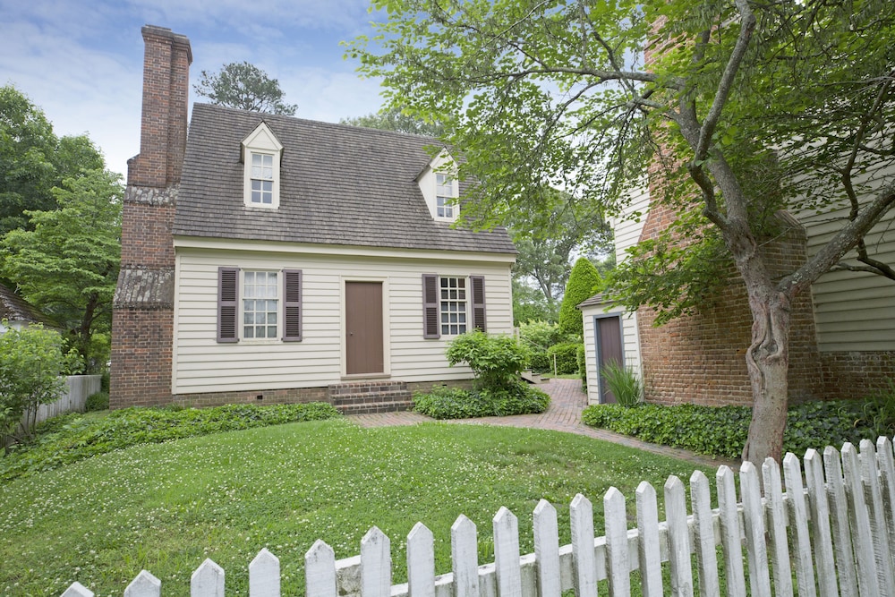 Colonial Houses, an Official Colonial Williamsburg Hotel in