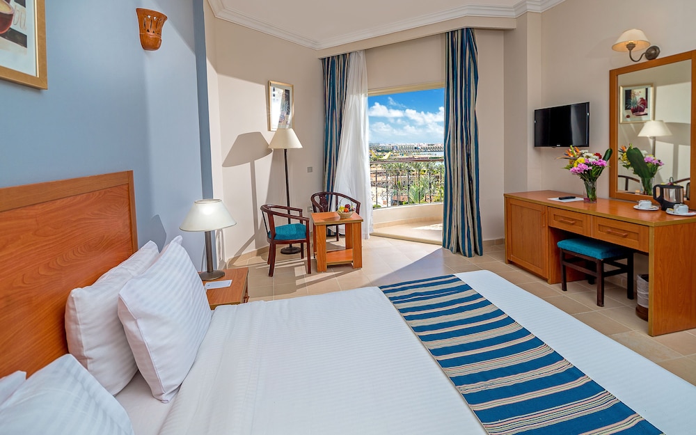 Hawaii Le Jardin Aqua Park Resort - Caters to Couples - Reviews, Photos