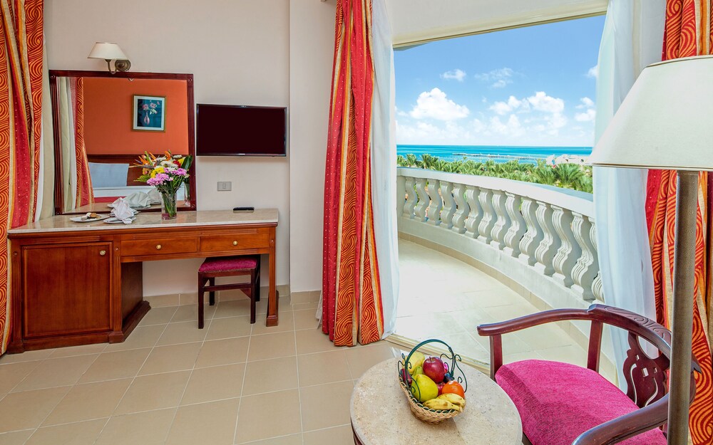 Hawaii Le Jardin Aqua Park Resort - Caters to Couples in Hurghada