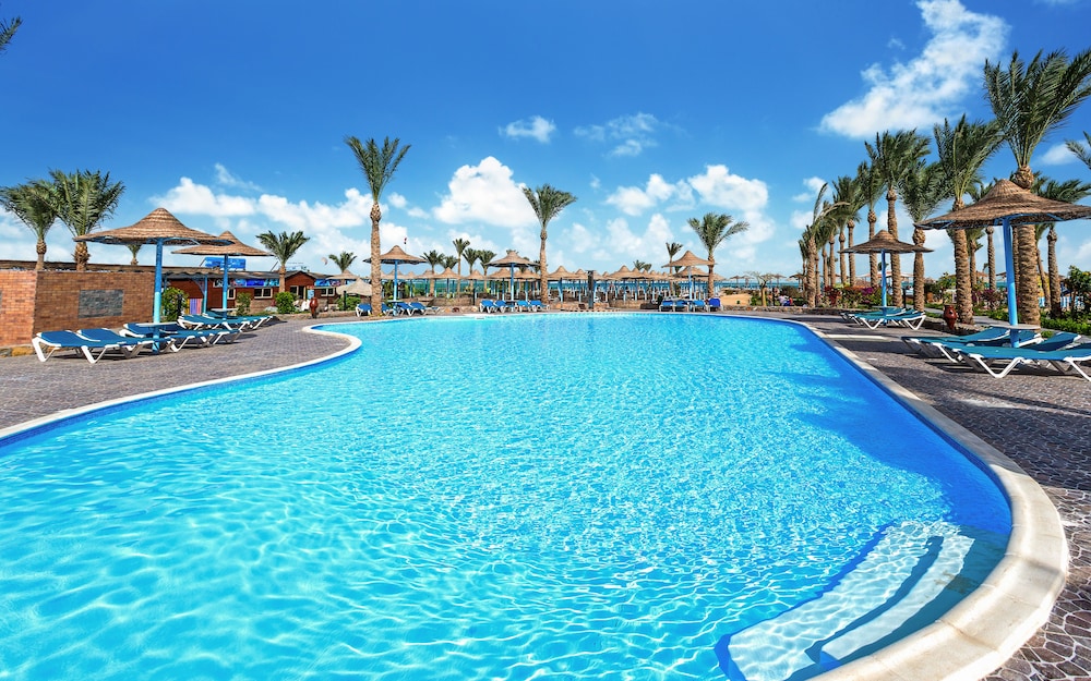 Hawaii Le Jardin Aqua Park Resort - Caters to Couples in Hurghada