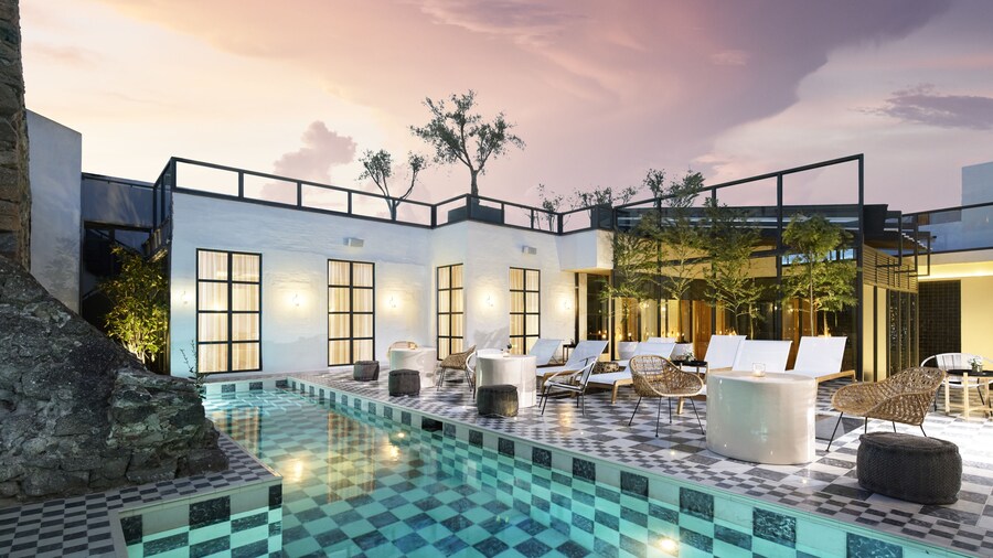 Lotel at Doce18 Concept House