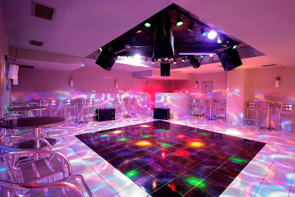 Танцпол в баре