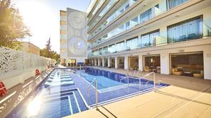 2 piscinas al aire libre, sombrillas, tumbonas