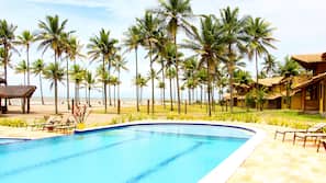 4 piscinas externas