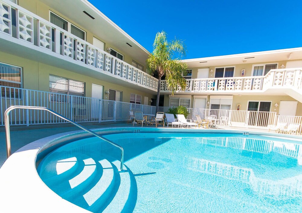 Mid Mari By Real Estate Gizmo Pompano Beach 2018 Reviews Hotel Hotel Front