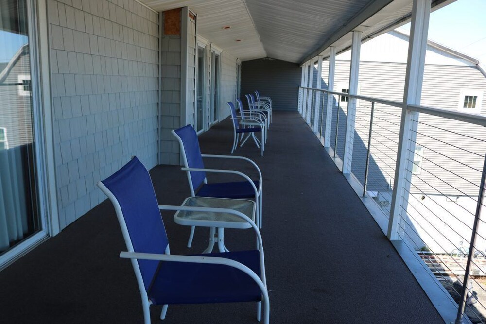 Room Deals for The Anchor Inn and Marina, Watkins Glen starting at Hotwire