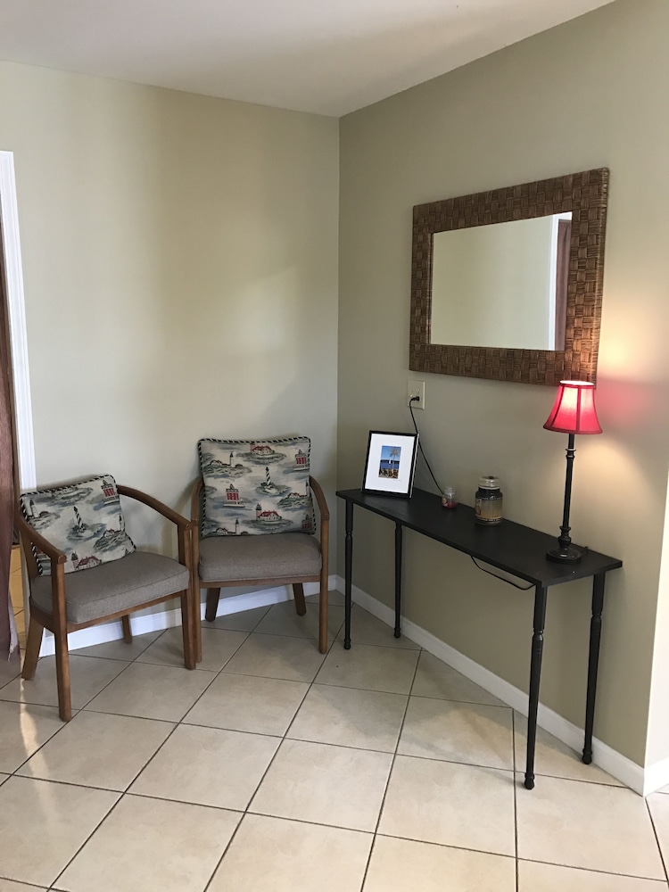 Room Deals for The Anchor Inn and Marina, Watkins Glen starting at Hotwire