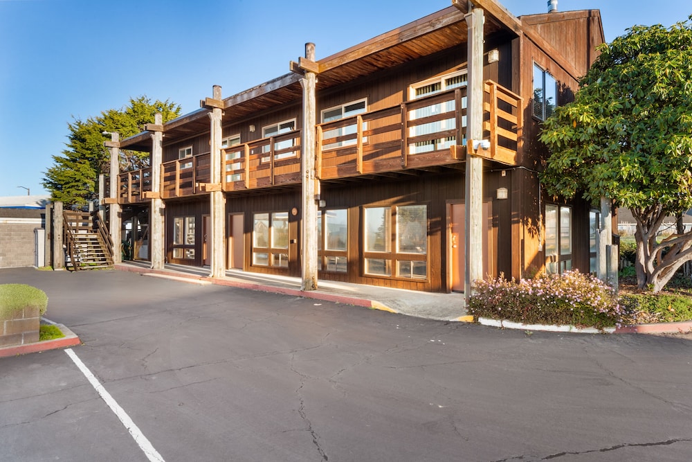 Exterior, Harbor Lite Lodge