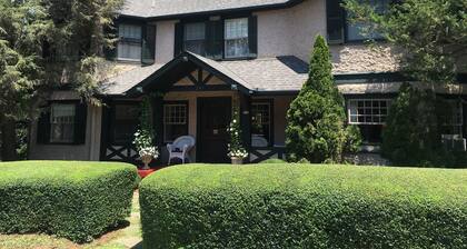 Pinecrest Bed & Breakfast