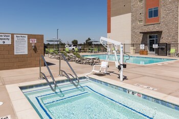 Holiday Inn Express Visalia