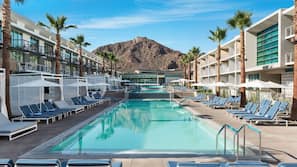 2 piscinas al aire libre (de 6:00 a 22:00), cabañas de piscina (de pago)