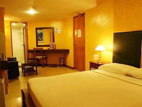 Sir Williams Hotel Quezon City Phl Best Price Guarantee - 