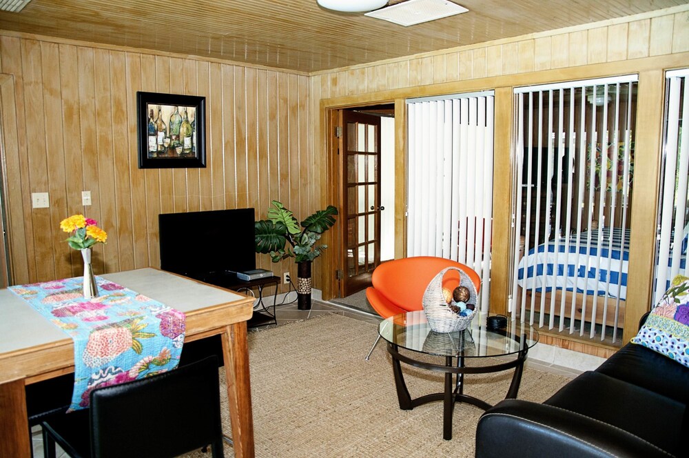 Live Oaks Bed and Breakfast, Uvalde 176 Room Prices & Reviews