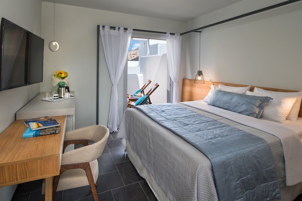 Meltemi Excelsior Suites And Spa Santorini 2018 Hotel S Exterior Detail Featured Image