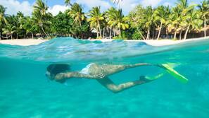 Private beach, white sand, sun loungers, beach towels