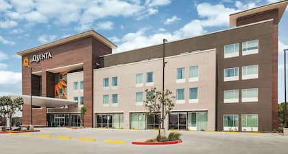 La Quinta Inn & Suites by Wyndham McAllen La Plaza Mall