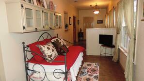 1 bedroom, iron/ironing board, free WiFi