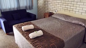 Premium bedding, desk, iron/ironing board, free WiFi
