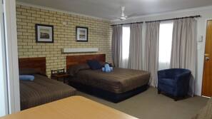 Premium bedding, desk, iron/ironing board, free WiFi