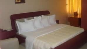 Premium bedding, in-room safe, desk, laptop workspace